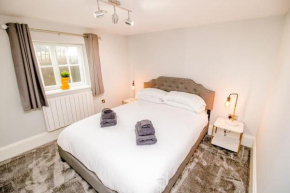 Spacious 2 bed city centre apartment with parking